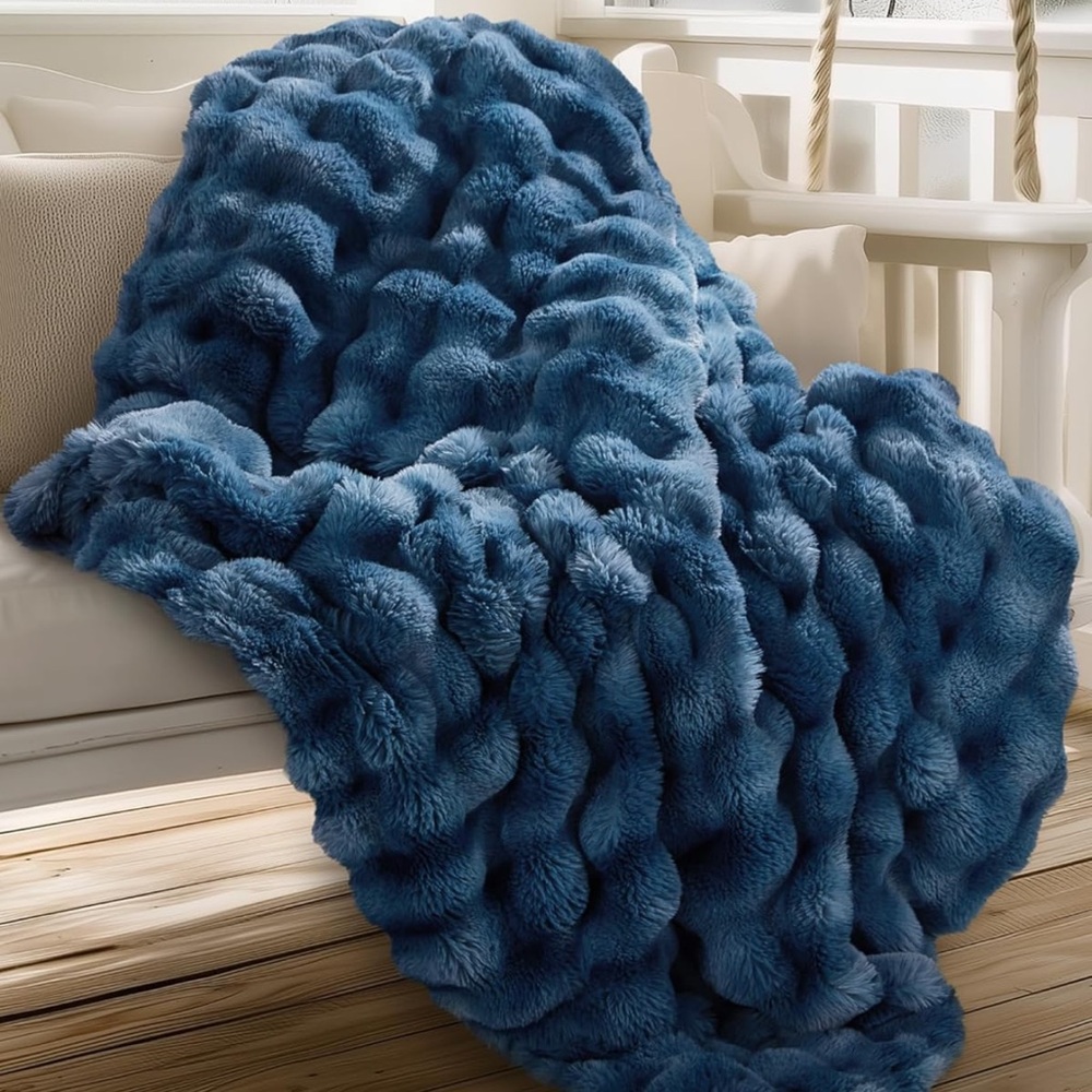 Blunique Ultra Soft Cozy Faux Fur Throw Blanket